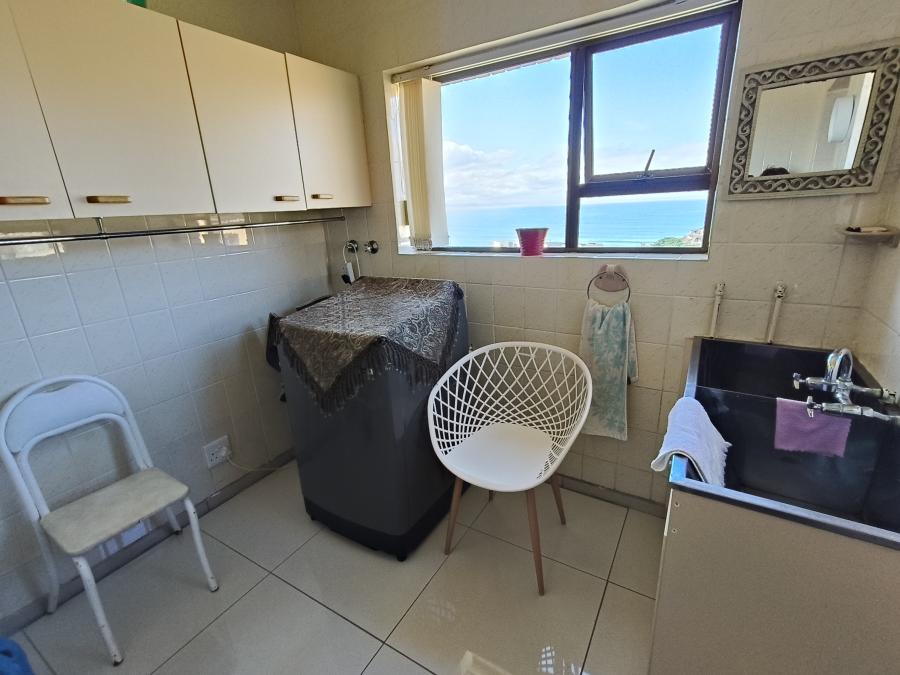 4 Bedroom Property for Sale in Wavecrest Eastern Cape